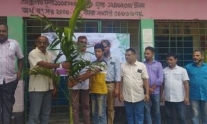 ‘এপেক্স ক্লাব অব হাতীবান্ধা গোল্ডেন জুবীলি’র উদ্যোগে বৃক্ষরোপণ কর্মসূচি