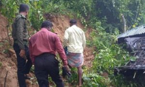 বান্দরবানে পাহাড় ধসে শিশুসহ আহত-৪