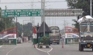 ২৩ দিন পর বাংলাবান্ধা স্থলবন্দরে ভারতের  পাথর আমদানী শুরু