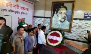 গোপালগঞ্জে বঙ্গমাতার জন্মবার্ষিকীতে শ্রদ্ধা জানাতে মানুষের ঢল