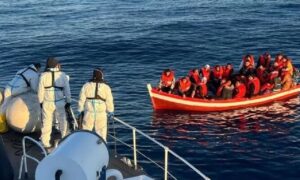 ইতালি উপকূলে মা-শিশুর মৃত্যু, নিখোঁজ ৩০ অভিবাসী