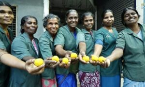 লটারিতে জ্যাকপটন জিতলেন নারী পরিচ্ছন্নতা কর্মীরা