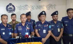 মাদারীপুরে সাবেক স্ত্রীকে এসডি নিক্ষেপ, স্বামী গ্রেফতার