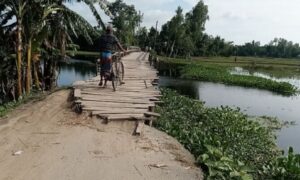 দহগ্রাম-আঙ্গরপোতার সুবিধা বঞ্চিত মানুষ: পদেপদে বিপত্তির স্বীকার