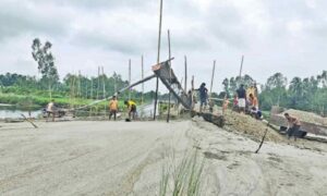 পাটগ্রামে চলছে অবৈধভাবে ভূ-গর্ভস্থ বালু ও পাথর উত্তোলনের মহোৎসব