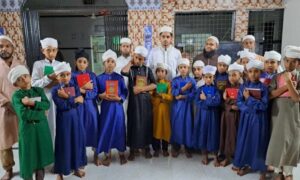 বরগুনায় শেখ হাসিনার জন্মদিনে ছাত্রলীগের কোরআন শরীফ বিতরণ