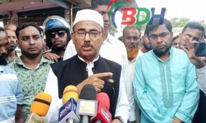 নৌকায় ভোট চেয়ে গণসংযোগ চালাচ্ছেন- আতাউর রহমান প্রধান