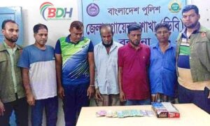 বরগুনায় জুয়ার আসর থেকে, সাবেক চেয়ারম্যানসহ আটক ৫