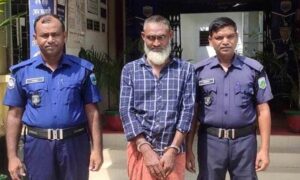 বগুড়ায় মরিচের গাছে ঘাস মারার ওষুধ, কীটনাশক ব্যবসায়ী আটক