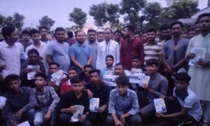 ঠাকুরগাঁওয়ে উন্নয়নের বার্তা দ্বারে দ্বারে পৌঁছে দিচ্ছেন ব্যারিস্টার সাদিক