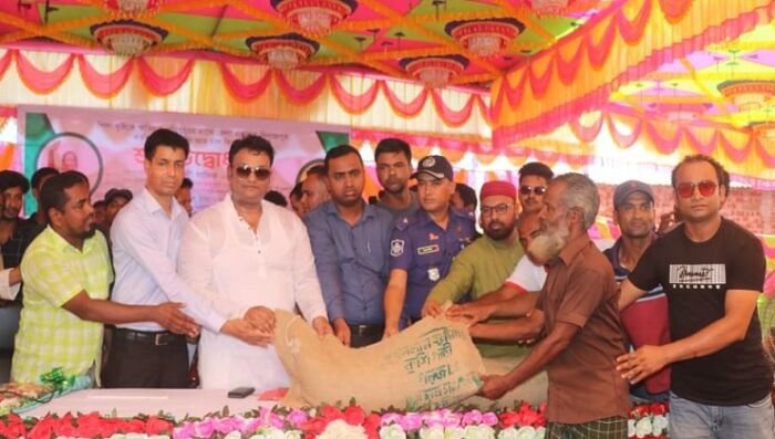 শিলাবৃষ্টিতে ক্ষতিগ্রস্ত ৮শ পরিবার পেলো ৩০ কেজি করে চাল