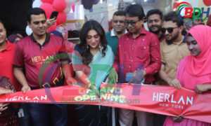 সাতক্ষীরায় “হারল্যান স্টোর’ উদ্বোধন করলেন চিত্র নায়িকা অপু বিশ্বাস