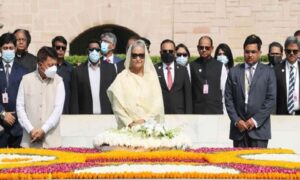 মহাত্মা গান্ধীর সমাধিতে শ্রদ্ধা নিবেদন করেছেন প্রধানমন্ত্রী শেখ হাসিনা