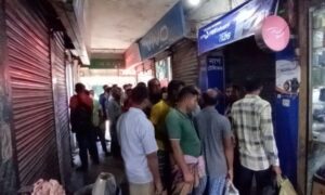 ফরিদপুরে শোরুমের শাটার ভেঙ্গে অর্ধকোটি টাকার মোবাইল চুরি