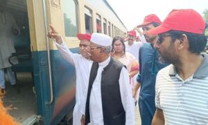 রিজার্ভ ট্রেনে সুধী সমাবেশে যোগ দিতে যাচ্ছে টাঙ্গাইল জেলা আ’লীগ