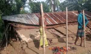 নেত্রকোণায় আকস্মিক ঝড়ে তিন শতাধিক ঘরবাড়ি বিধ্বস্ত, মৃত্যু-১