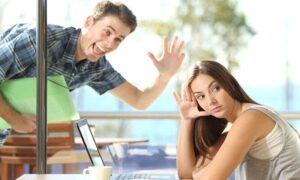 আপনি কাদের কাছ থেকে নিজেকে দূরে রাখবেন?