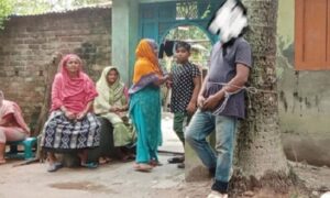 নাটোরে হাঁস চুরির অপরাধে যুবক আটক
