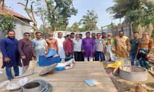 আলফাডাঙ্গায় ভয়াবহ ঘূর্ণিঝড়ে ক্ষতিগ্রস্তদের পাশে লিয়াকত সিকদার