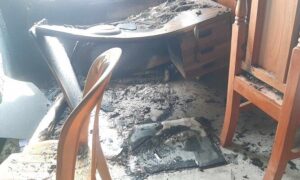 সিরাজগঞ্জে শান্তিপূর্ণ হরতাল, এনায়েতপুর আ’লীগ অফিসে আগুন!