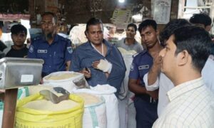 মেহেরপুরে ভ্রাম্যমান অভিযানে চারটি দোকানে জরিমানা