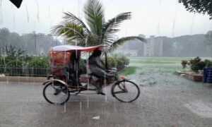 ফরিদপুরে টানা বৃষ্টিতে চরম দুর্ভোগে মানুষ