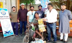 সৈয়দপুরে প্রতিবন্ধী ব্যবসায়ীকে পুঁজি দিয়ে সহায়তা