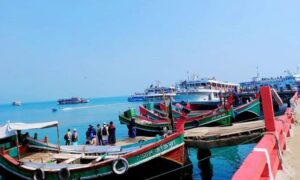 প্রশাসনের নিদের্শনার পরও সেন্টমার্টিন ছাড়লেন না আড়াই শতাধিক পর্যটক