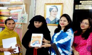 নাটোরে দরিদ্র শিক্ষার্থীকে শিক্ষা উপকরণ সহায়তা দিলেন পুনাক