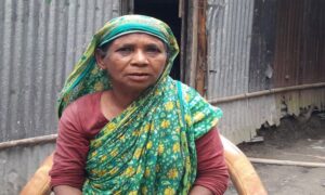 সরকারি ঘরের আশায় দ্বারে দ্বারে হাছনা