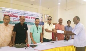 নন্দীগ্রামে দুর্গাপূজা উপলক্ষে আর্থিক সহায়তা দিলেন এলএলবি রানা