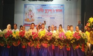 শারদীয় দূর্গোৎসবের পূজারিদের সাথে শুভেচ্ছা বিনিময় এ.কে আজাদের