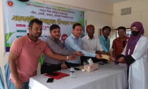 খাগড়াছড়িতে অসহায় ও মেধাবী শিক্ষার্থীদের মাঝে আর্থিক অনুদান বিতরণ