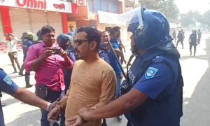 ঠাকুরগাঁওয়ে পুলিশের সাথে ধাওয়া পাল্টা ধাওয়া, বিএনপি নেতা আটক