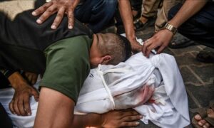 গাজায় ইসরায়েলি হামলায় ফিলিস্তিনি নিহতের সংখ্যা বেড়ে দাঁড়িয়েছে ৭,০২৮