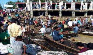 জেলেদের চোখে-মুখে চিন্তার ছাপ