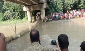 ফরিদপুরের মিঠাপানির বিলুপ্ত প্রায় একটি কুমির উদ্ধার