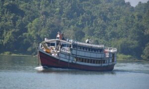 ঘূর্নিঝড় হামুনে রাঙামাটি’র কাপ্তাই হ্রদে নৌযান চলাচল বন্ধের নির্দেশ