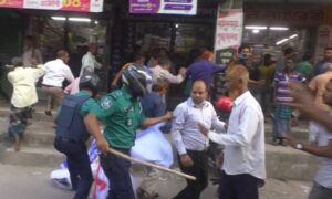 রংপুরে গণতন্ত্র মঞ্চের সমাবেশের ব্যানার কেড়ে নিল পুলিশ