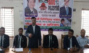 ফিলিস্তিনে ইসরায়েলের হামলার প্রতিবাদে কুমিল্লায় প্রতিবাদ