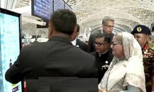 উদ্বোধনের আগে থার্ড টার্মিনাল ঘুরে দেখলেন প্রধানমন্ত্রী শেখ হাসিনা