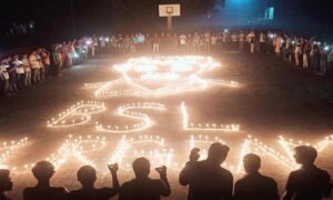 কুড়িগ্রামে মোমবাতির আলোয় ভেঁসে উঠল শেখ রাসেলের প্রতিকৃতি