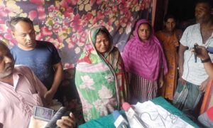 নাটোরে গোপনে মামলা করে নিজের বোনকে বসতভিটা থেকে উচ্ছেদের অভিযোগ