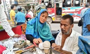 সংসার চালাতে পঙ্গু স্বামীর মেকানিক কাজে সহযোগী স্ত্রী!