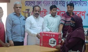 মেহেরপুরে জেলা পরিষদের উদ্যোগে সেলাই মেশিন বিতরণ