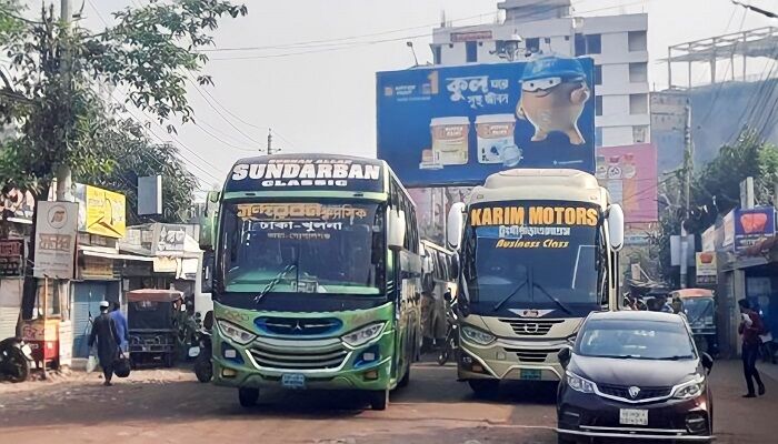 ঢাকার সমাবেশ কেন্দ্র করে খুলনায় বাস ও যাত্রীর সংকট
