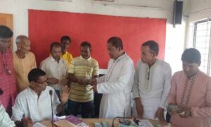 দিনাজপুরে ৩৮টি পূজা মন্দিরে নগদ অর্থ বিতরণ