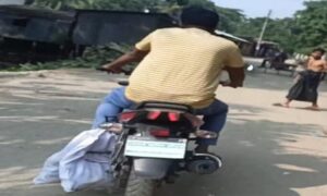 শরীয়তপুরে সাংবাদিক দেখে ইলিশ মাছ ফে‌লে পালা‌লেন পু‌লিশ কর্মকর্তা