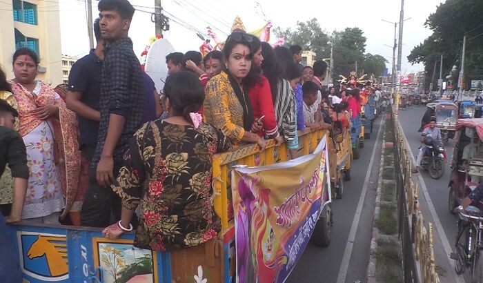 রংপুরে সিদুর খেলা শেষে দেবী বিসর্জন