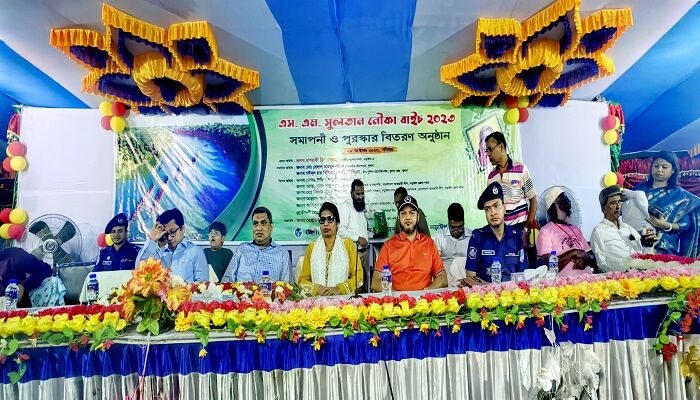 নড়াইলের চিত্রা নদীতে এস এম সুলতান নৌকাবাইচ প্রতিযোগিতা অনুষ্ঠিত